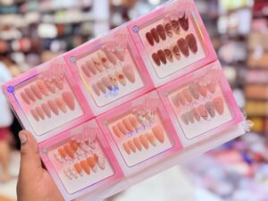 Kawaii Cat Eye Nails